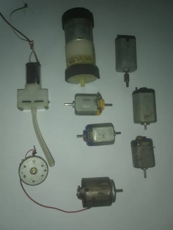 all mix motors and air pumps for sale only 800 pkr 4