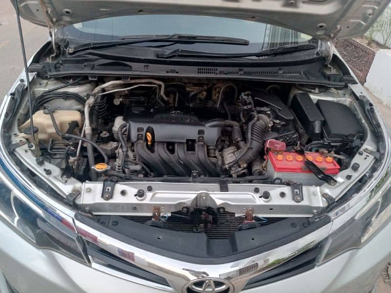 Toyota Corolla GLI 2017, Lahore registered, Family used car 7