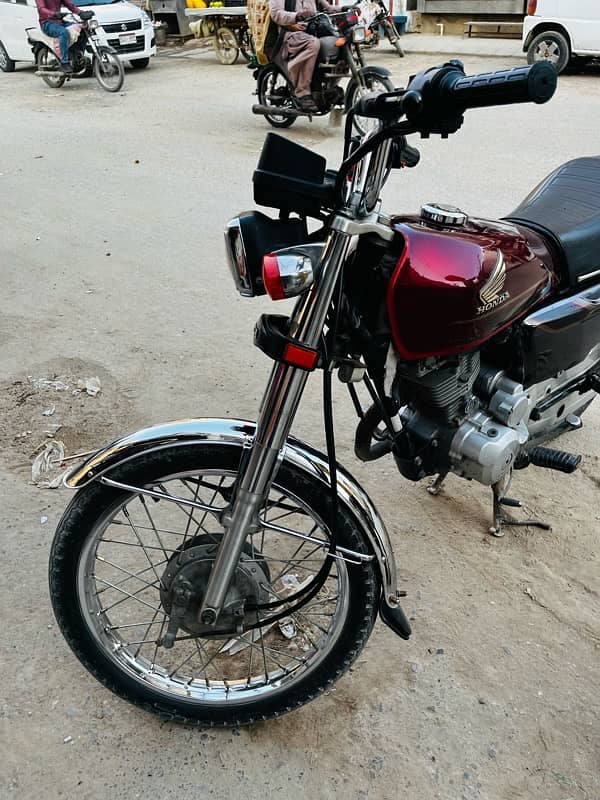 Honda 125 special edition silver just like new 3