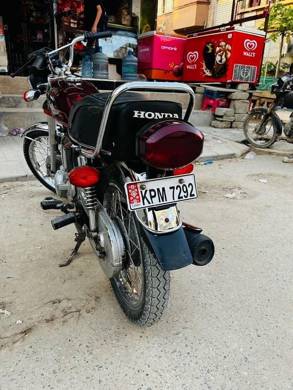 Honda 125 special edition silver just like new 5