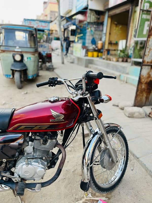 Honda 125 special edition silver just like new 8