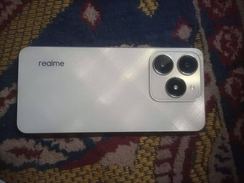 Realme C61 comes with 6GB of RAM and 128GB of internal memory 1