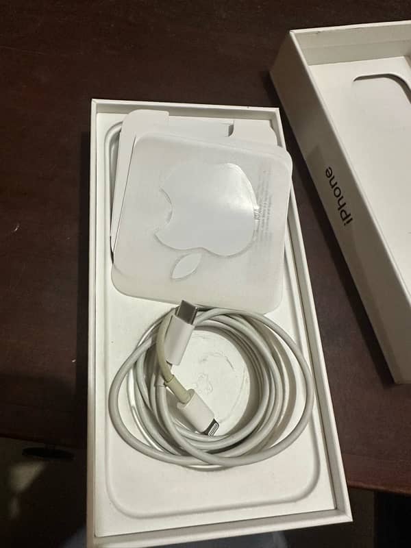 IPhone 14 Pro Max factory unlock , with box and original wire 9