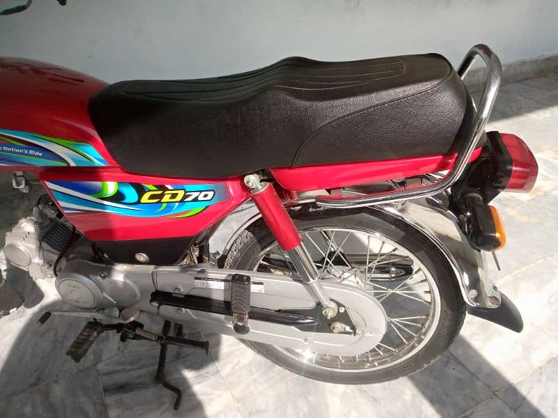 HONDA CD 70 LUSH and GENWAIN condition. . . 0/3/0/0/6/8/8/0/5/2/4 1