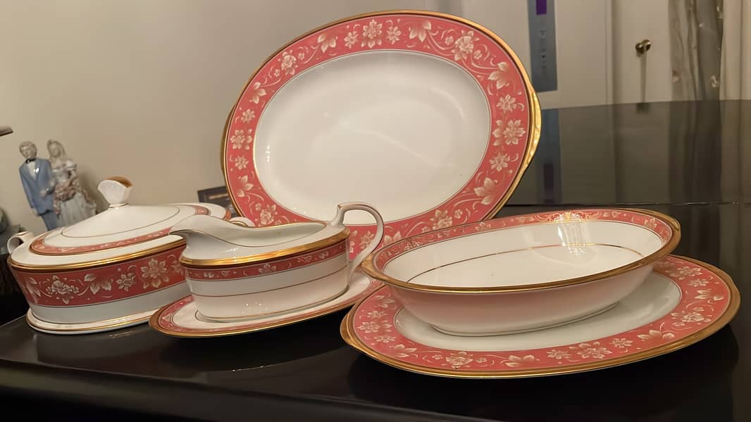 Noritake Burnt orange 12 plate setting dinner set 98 pieces 0