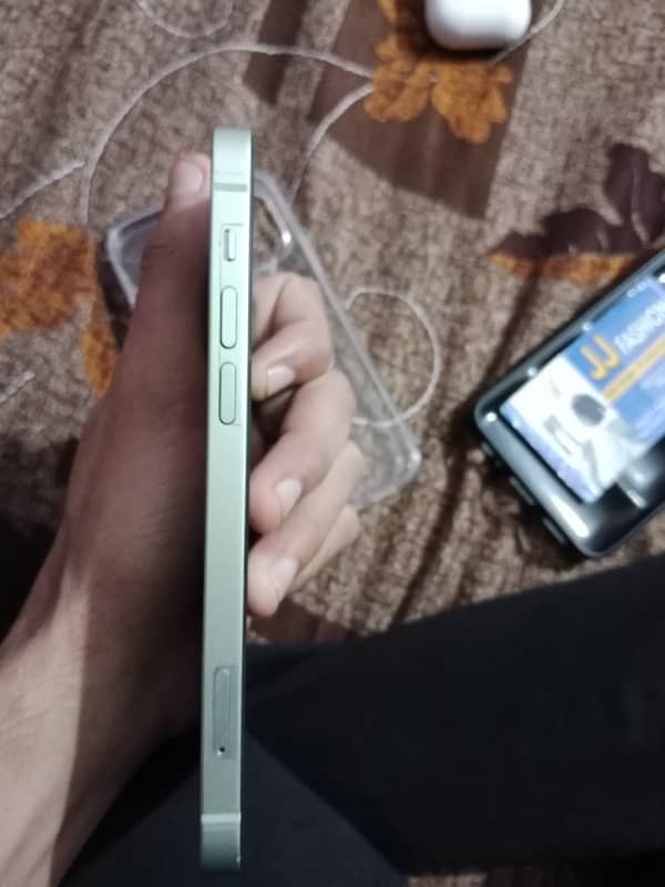 iPhone 12 128gb factory unlock panel me line agye girne ki waja se 1