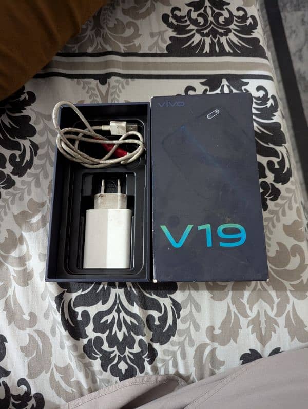 vivo v19 8/128 9/10 with Full Box 5