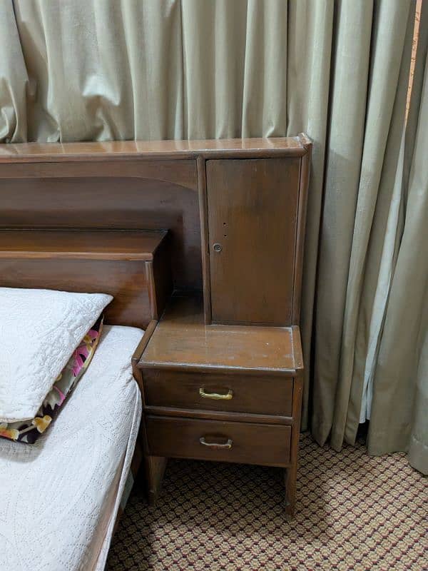 Wooden Bed with dressing sides and mirror 0