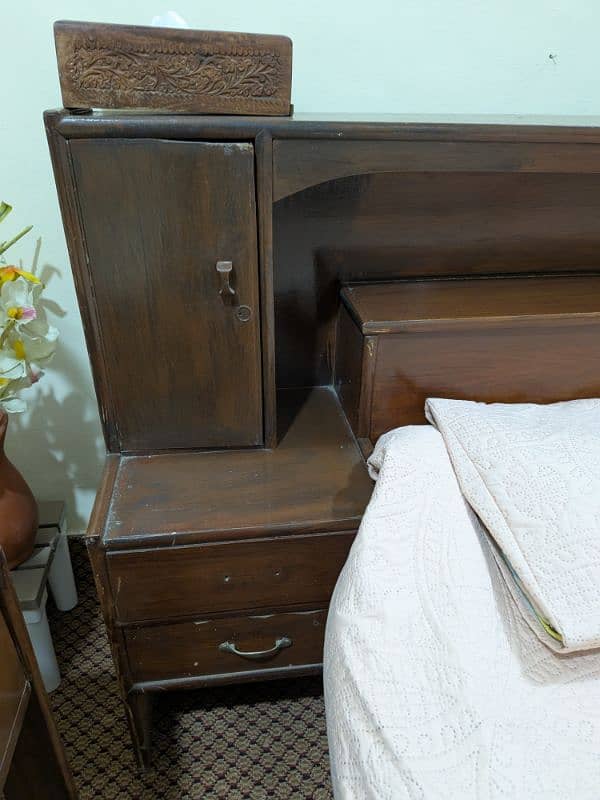 Wooden Bed with dressing sides and mirror 3