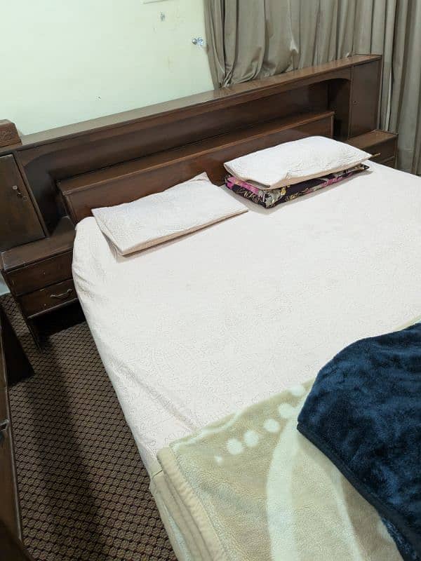 Wooden Bed with dressing sides and mirror 4