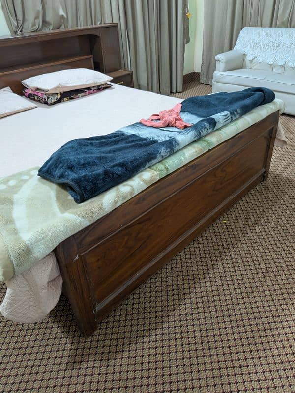 Wooden Bed with dressing sides and mirror 5