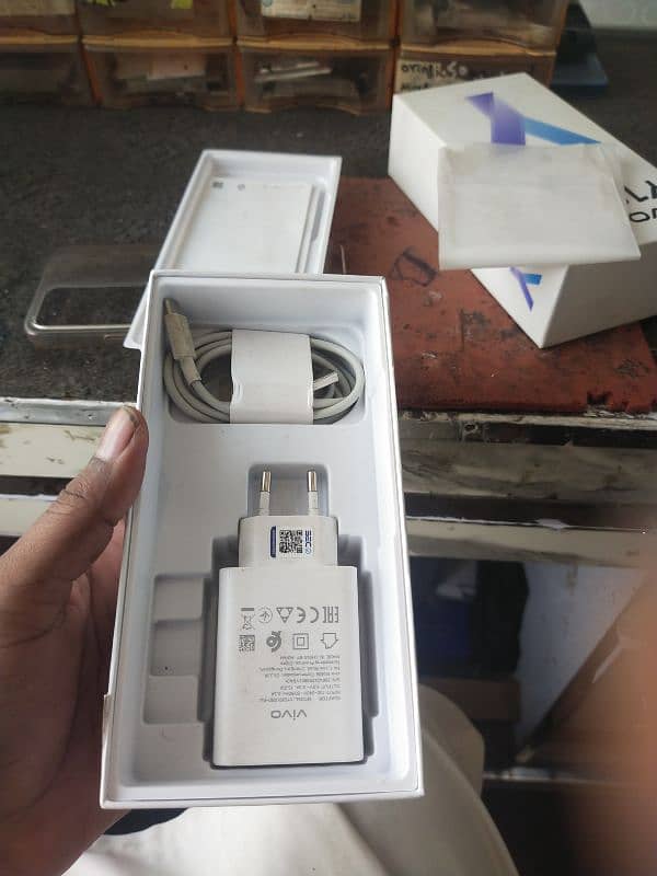 vivo y18 full box 3