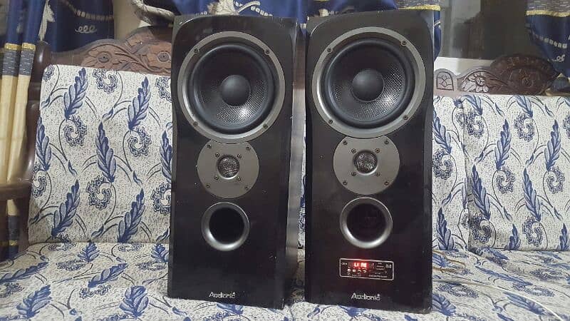 Audionic Speakers good condition old original model 0