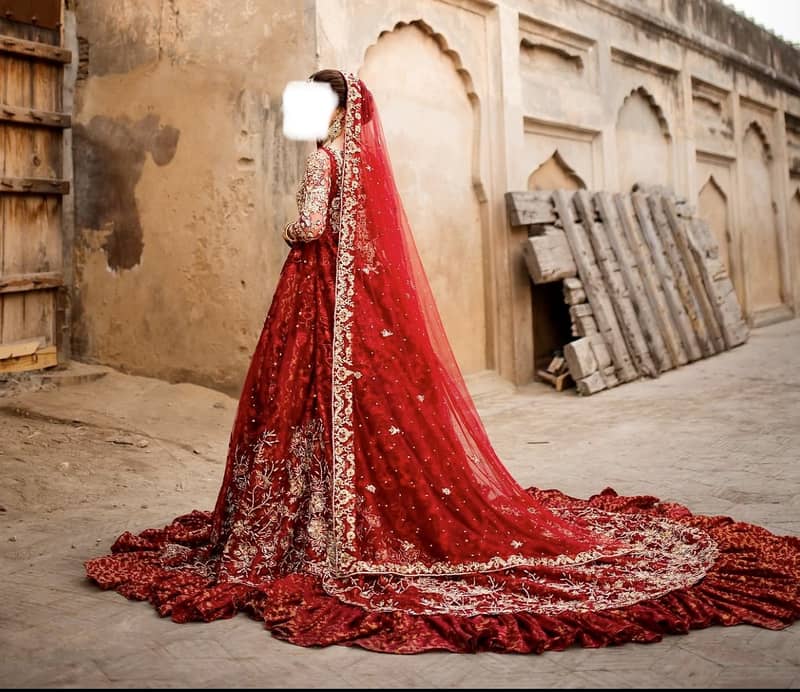 Bridal dress with long tail 0