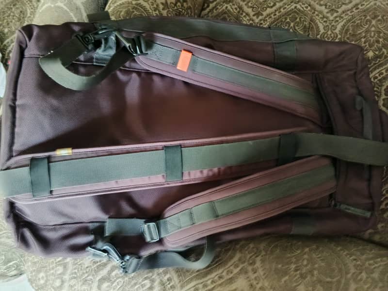 Victorinox 2 in 1 duffe bagl and backpack 2