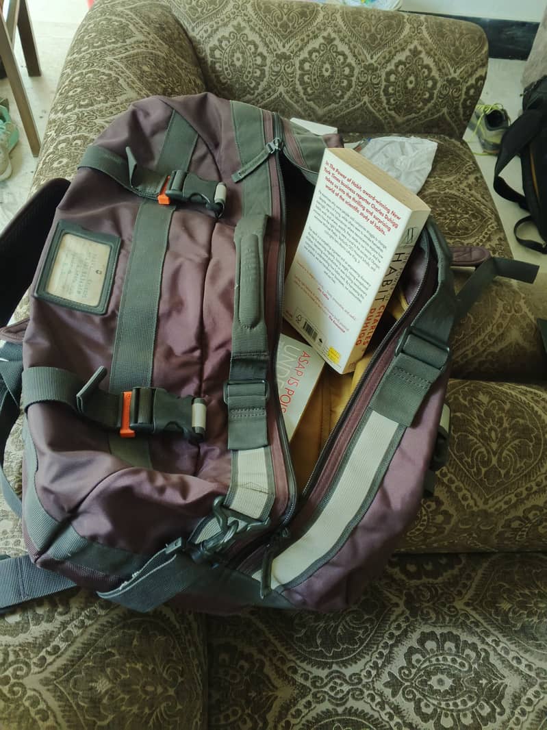 Victorinox 2 in 1 duffe bagl and backpack 3