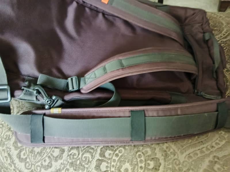 Victorinox 2 in 1 duffe bagl and backpack 5