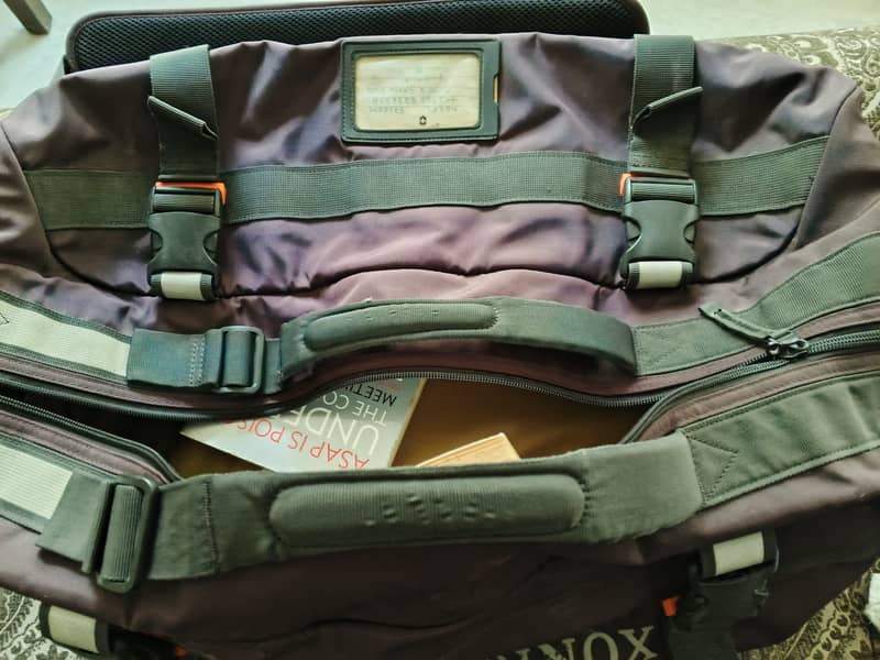 Victorinox 2 in 1 duffe bagl and backpack 9