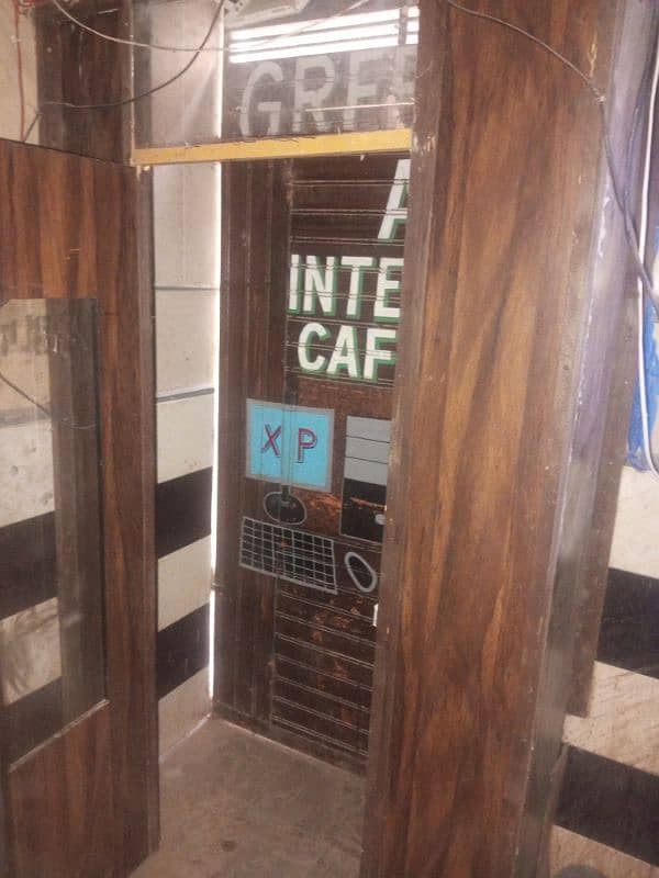 ye cafe ka Saman he internet cafe ka 8