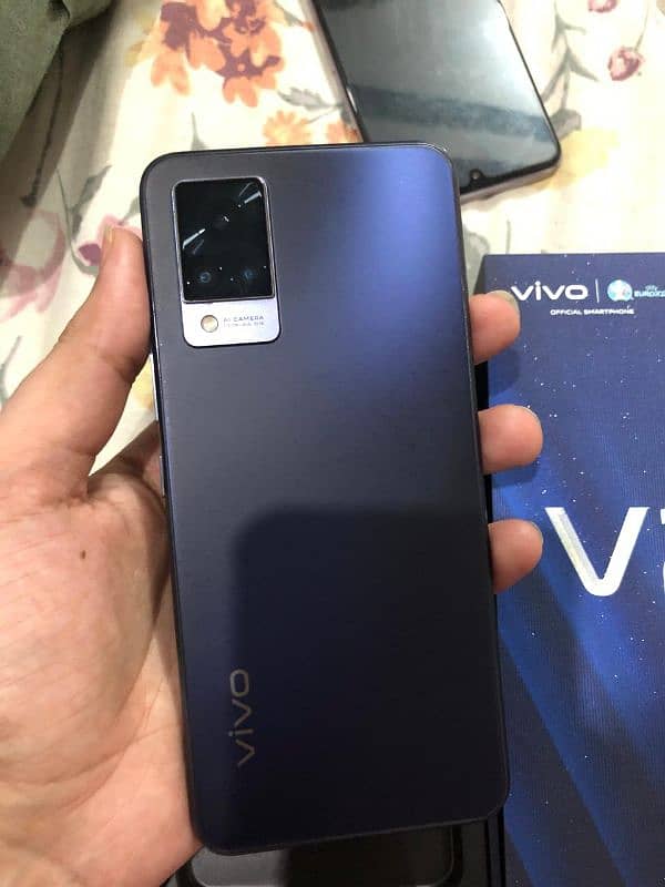 Vivo, V21, Excellent condition, Original Charger 4