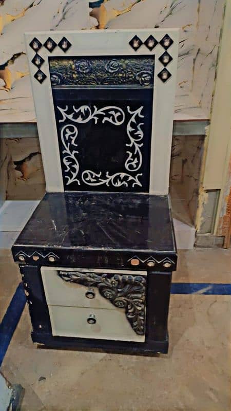 Bed And 2 sides Table Condition 10 by 9 1