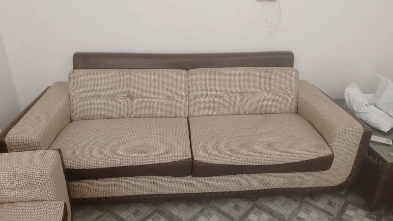 Slightly used 7 seater sofa set with center table 6