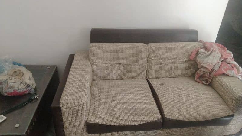 Slightly used 7 seater sofa set with center table 8