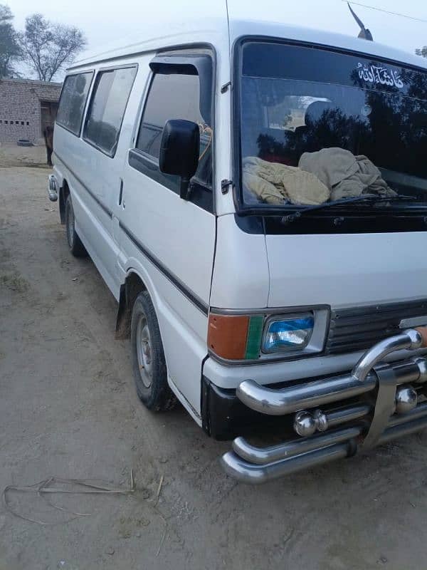 Mazda van model 1995, Lahore Number,3y engine 2