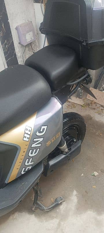 Scooty in excellent condition 5