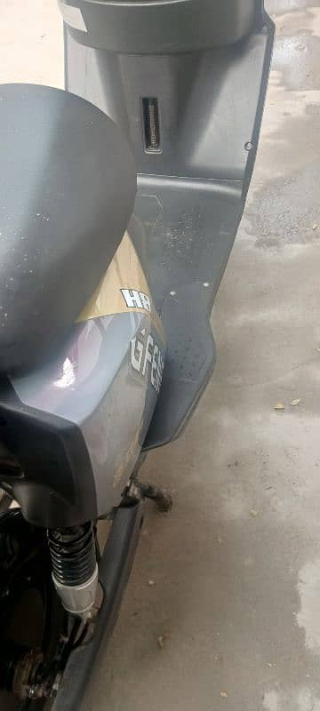 Scooty in excellent condition 7