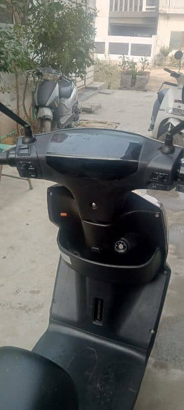 Scooty in excellent condition 9