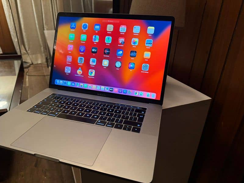 MacBook Pro 2017 in  15.4 inch 5