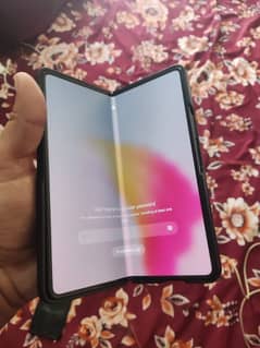 Samsung Galaxy z fold 5 : with box and original charging cable