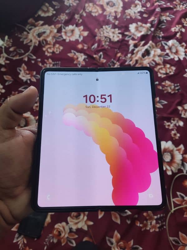 Samsung Galaxy z fold 5 : with box and original charging cable 1