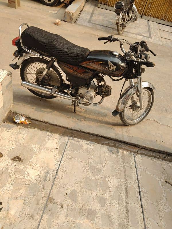 CD 70 Honda available for sale 3