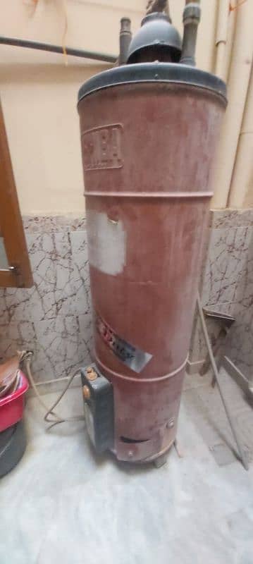 30 litre gas geyser up for sale . heavy metal gauge 12mm. 2