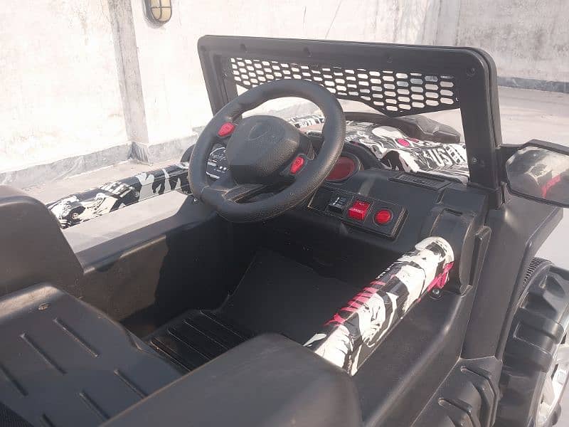 Kids Electric Jeep, Prinstine working condition. 6