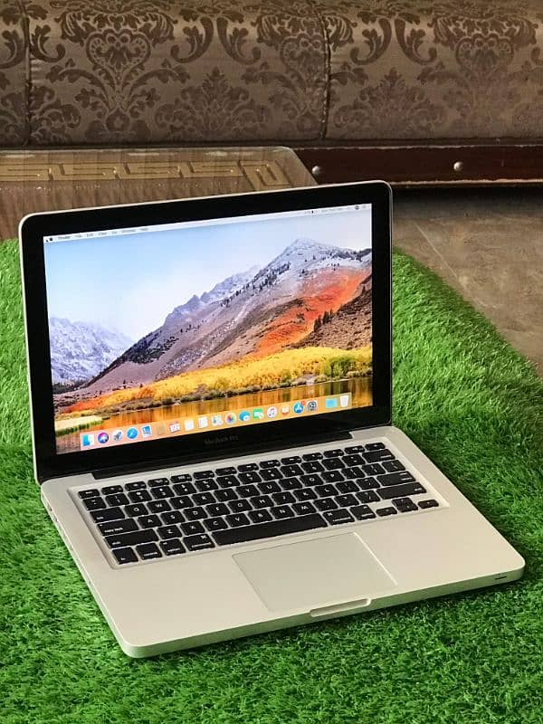 MacBook pro 12 core i5 8gb ram 500gb HDD 2