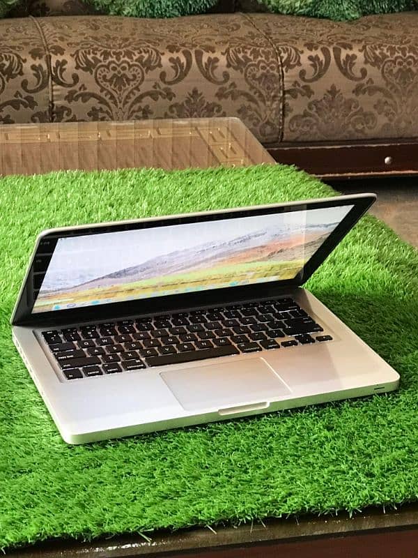 MacBook pro 12 core i5 8gb ram 500gb HDD 3