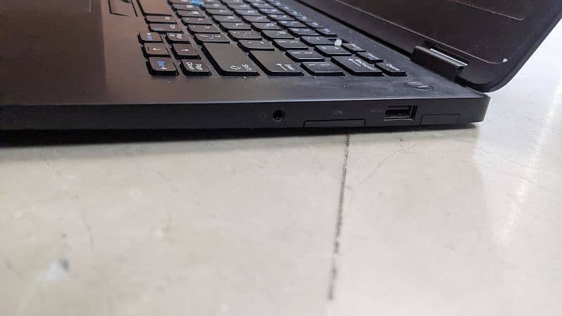 dell ultra book core i7 6th generation 8 256gb ssd 2