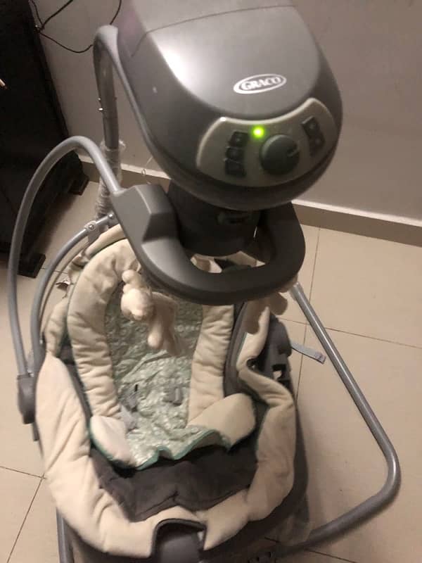 graco baby swing working condition slightly used call 03153157799 3