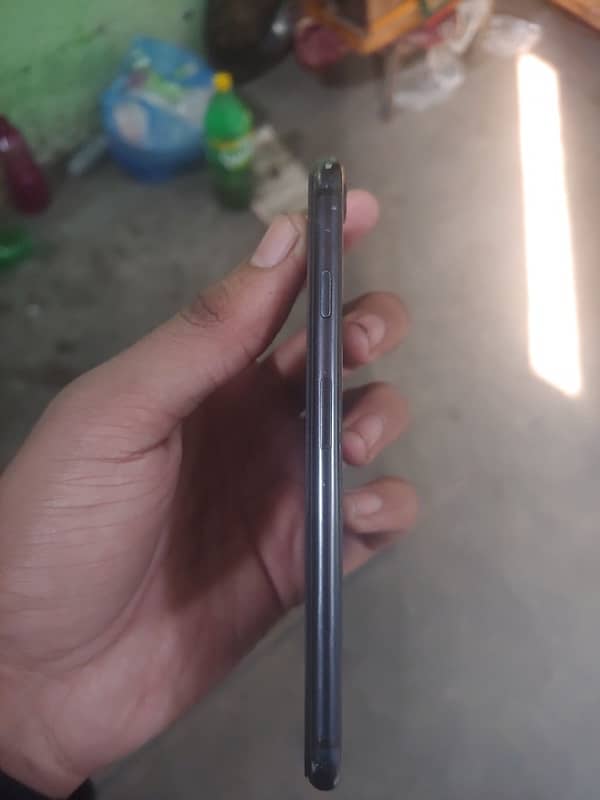 i phone se2020 64 gb black colour exchange possible 4