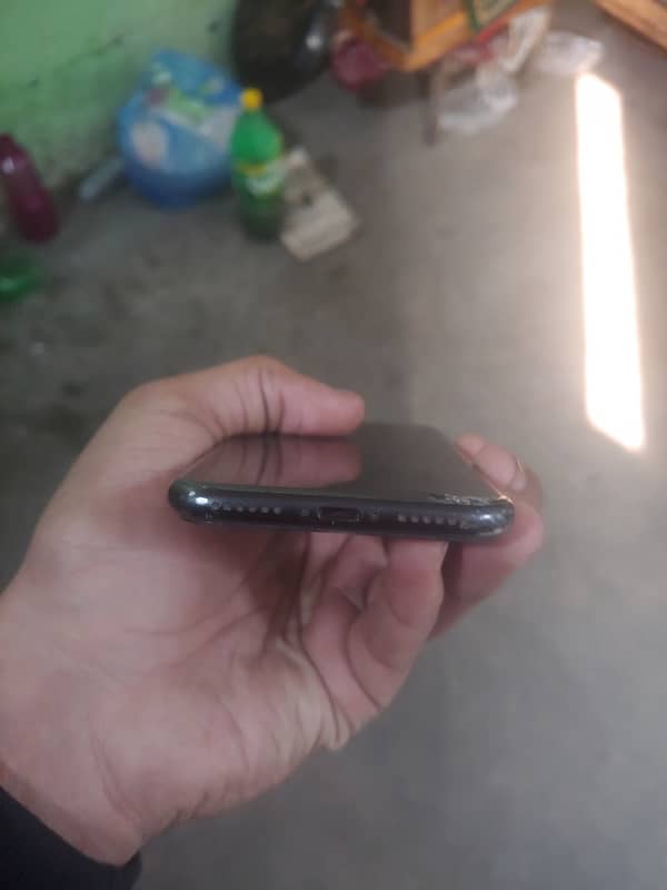 i phone se2020 64 gb black colour exchange possible 5