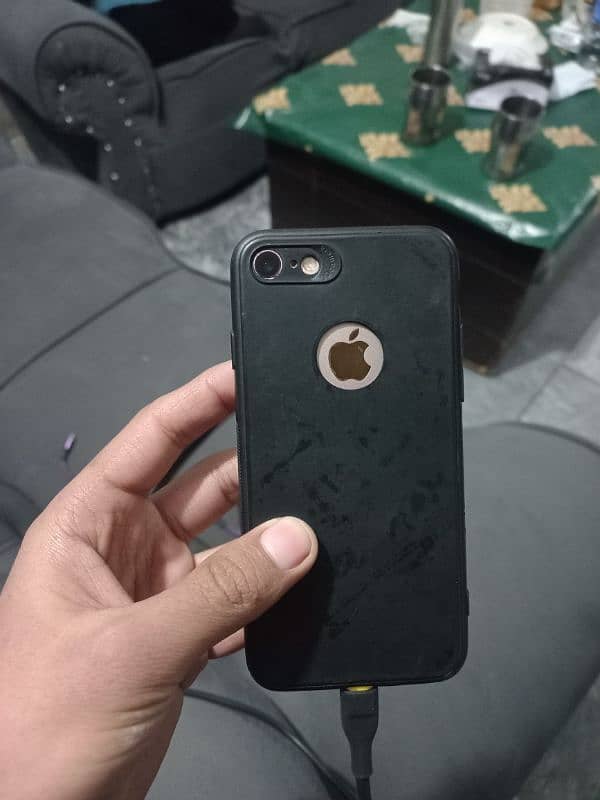 Iphone 7 non pta 32gb in lush condition 2