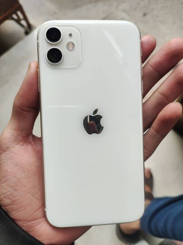 Iphone 11 with box 0