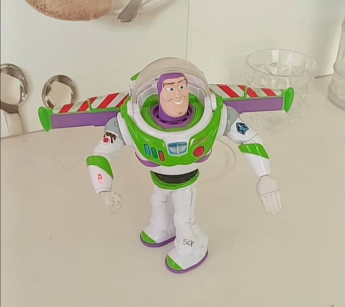 walking and talking buzz lightyear toy story 0