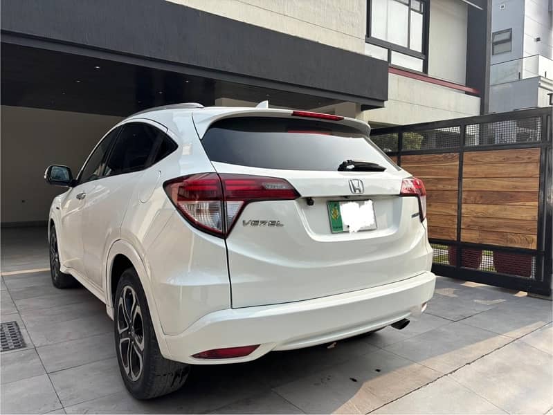 urgent Honda Vezel 2016 mint condition 1