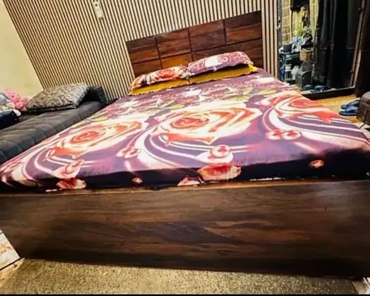 Queen size Bed with Matress 4