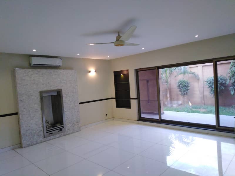 For Sale 36 Marla Like New Meadows Villas, Sector B Bahria Town Lahore 4