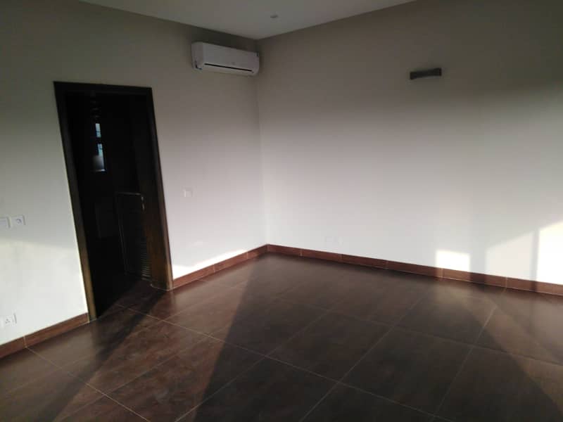 For Sale 36 Marla Like New Meadows Villas, Sector B Bahria Town Lahore 16